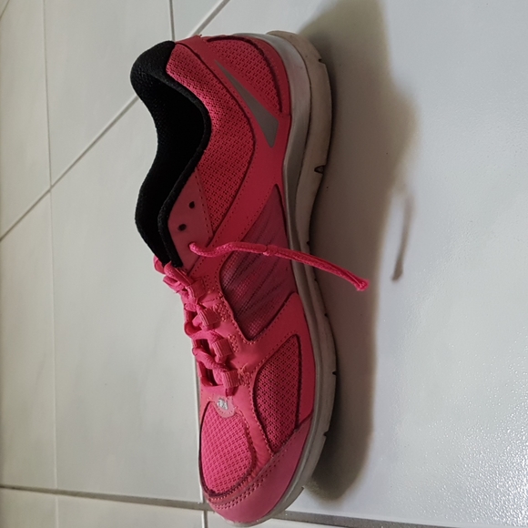Fila Pink Ribbon Running Shoes - Picture 4 of 6